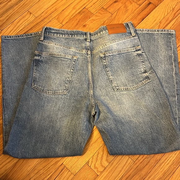Lucky Brand High Rise 90’s Mom Jeans 😍😍 - Picture 3 of 3